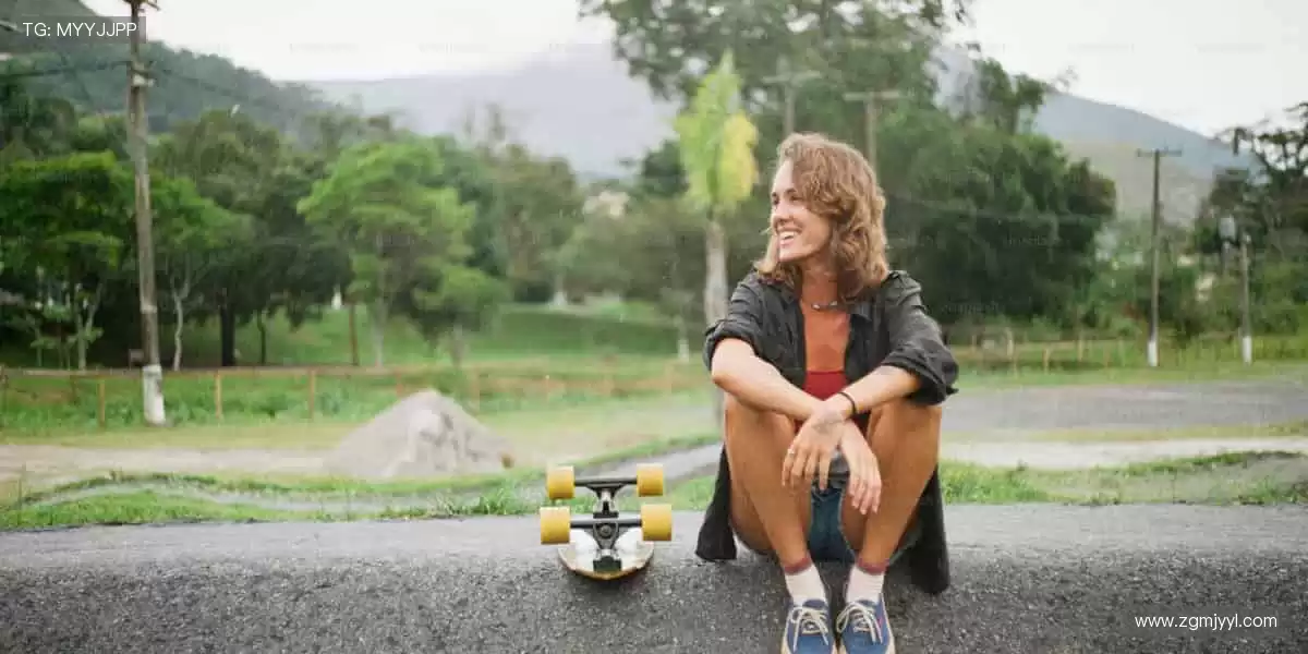 「从球衣到签名纪念品，你的热爱值得专属收藏！🎯点击探索，把偶像带回家！」